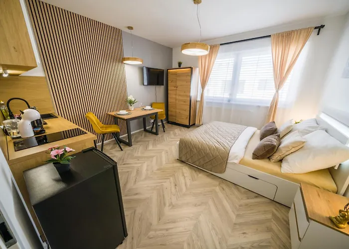 아파트 Apartia Center *